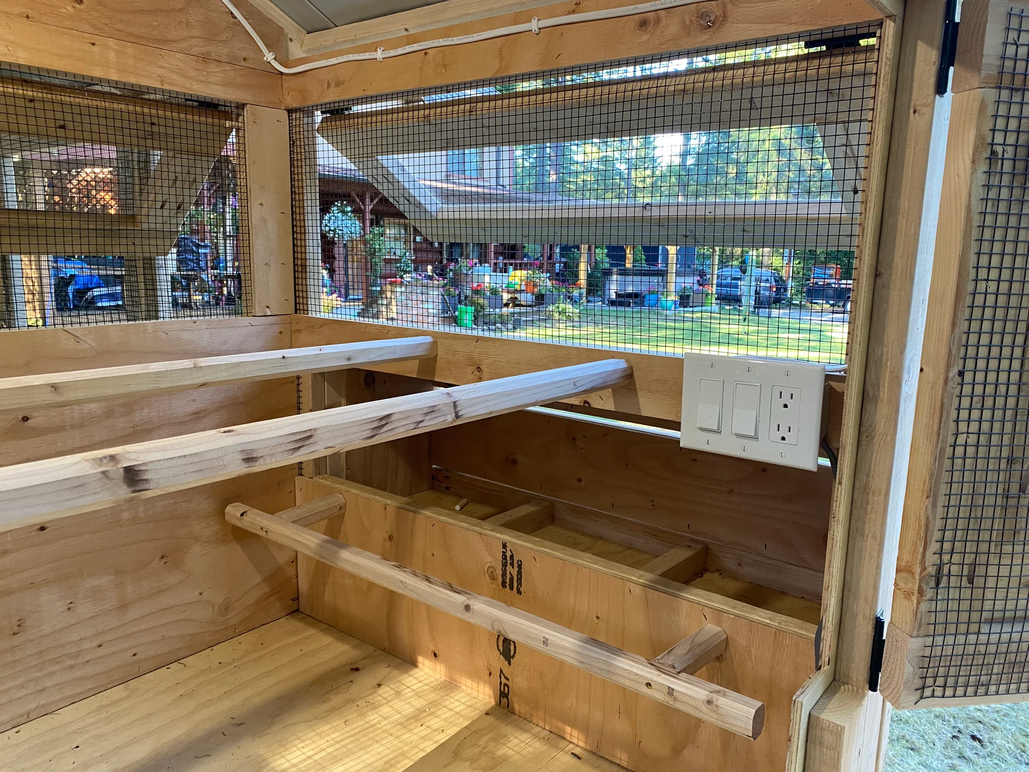 Walk-In Chicken Coop- 6′x12′x7.5′