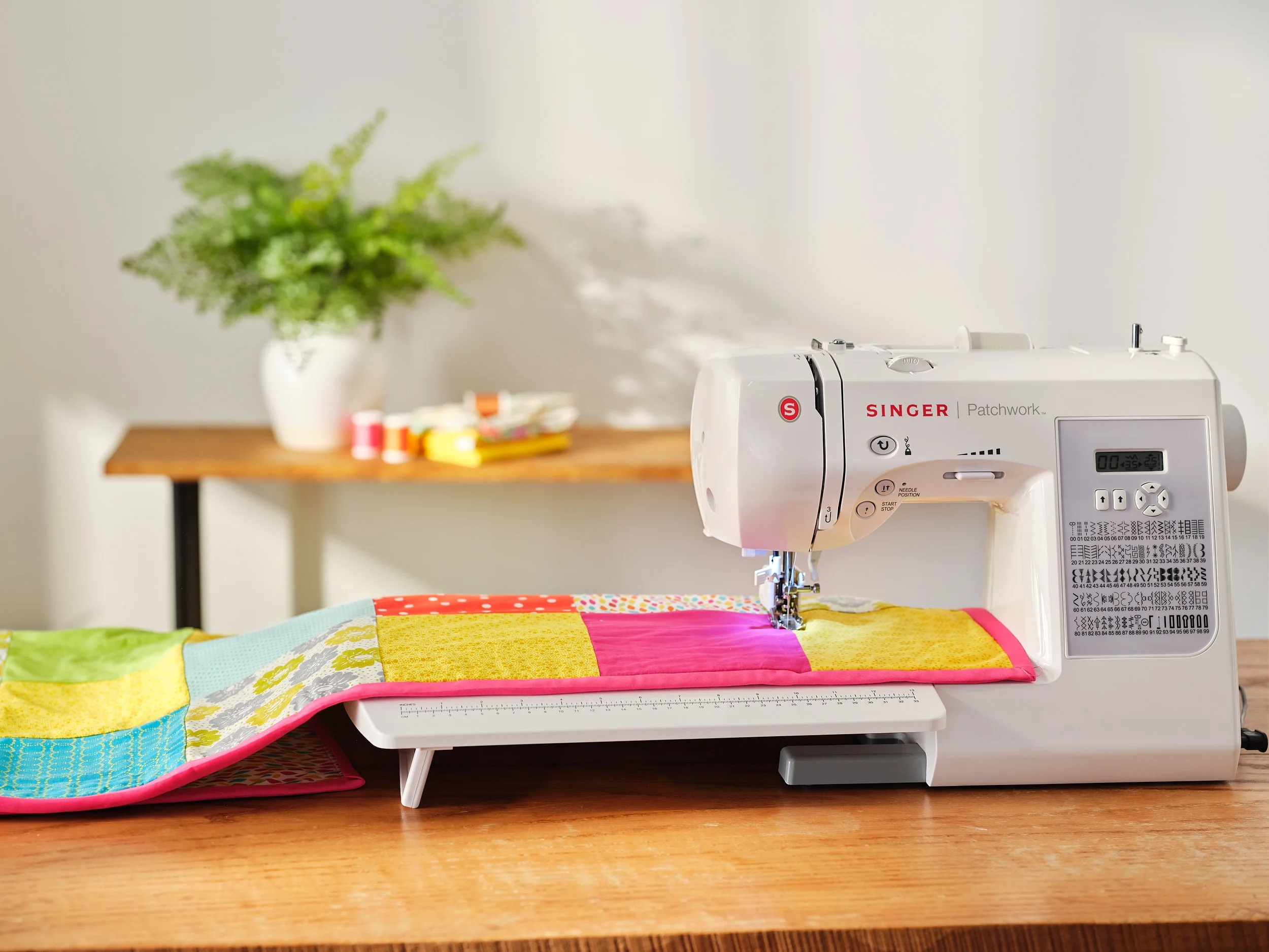 SINGER? Patchwork 7285Q Quilting Sewing Machine + Extension Table & Accessories | 100 Stitches